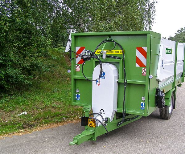 Mechanicky ovládaný hydraulický rozvaděč lze nahradit elektrickým s ovladačem v kabině traktoru