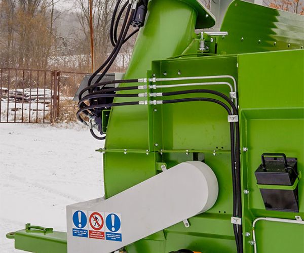 Mechanický pohon rozdružovacího válce a hydropohon podlahového dopravníku
