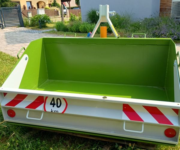 Nesený traktorový kontejner - odlehčená hydraulicky sklopná lopata  