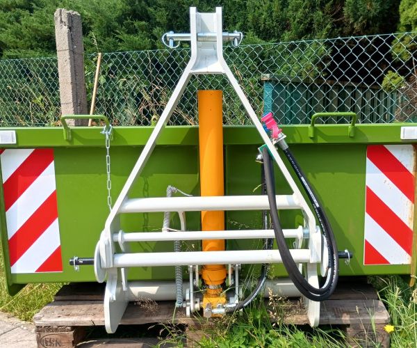 Nesený traktorový kontejner - odlehčená hydraulicky sklopná lopata  