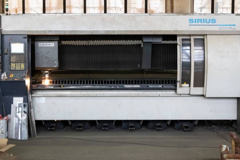 Obsluha CNC hydraulického ohraňovacího lisu a laseru