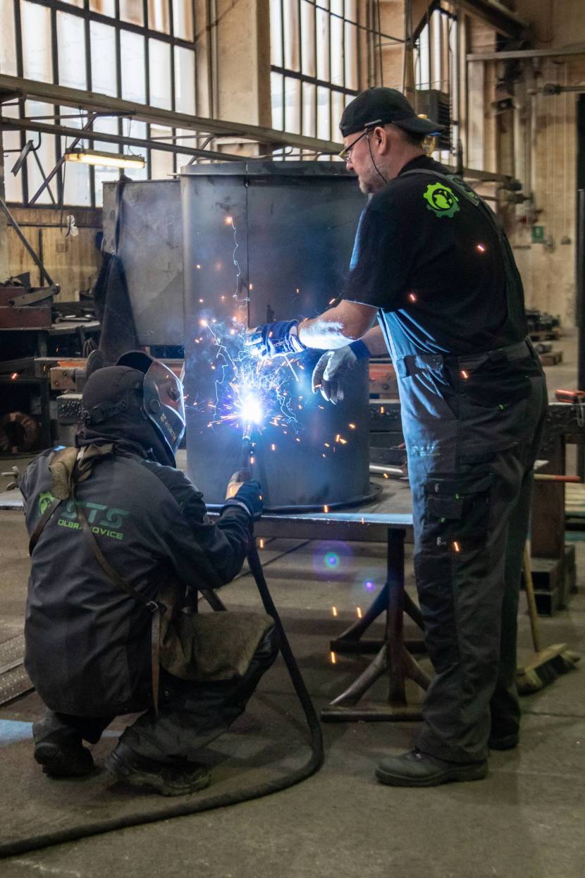 Svářeč v kovovýrobě